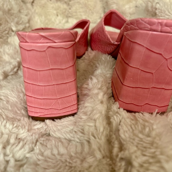 Pink Princess Polly Faux Croc Embossed Pumps 💋 - Picture 3 of 6